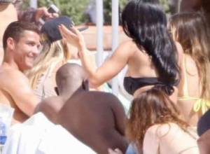 Рональду перед Евро-2016 вместо того, чтобы тренироваться, отдыхает