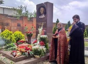 Կոմիտասի պանթեոնում բացվեց Կոնստանտին Օրբելյանի հուշարձանը