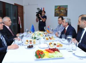 Serzh Sargsyan visits the Office of the Delegation of the EU in Armenia