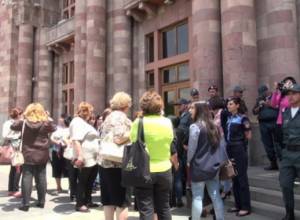 Զինվորի տունը խլում, դարձնում է «Նացիոնալ» հյուրանոց. ակցիա