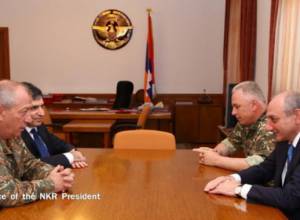 Artsakh resident receives Armenian defense officials