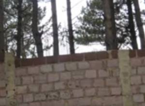 Ստեփանավանում այգի է պարսպապատվել՝ գլխավոր դատախազի աներձագի ձեռքով