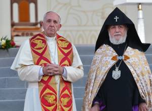 Common declaration signed in Holy Etchmiadzin