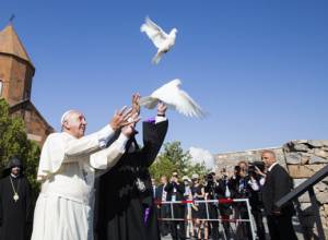 Pope and Garegin II release doves in the direction of Mount Ararat