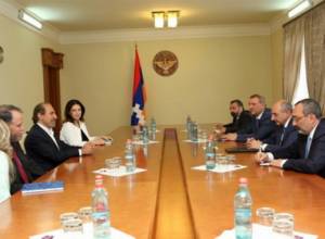 Bako Sahakyan receives Garo Armen and John Evans