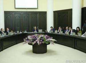 Government urges freight forwarders to reserve places on ferry in advance