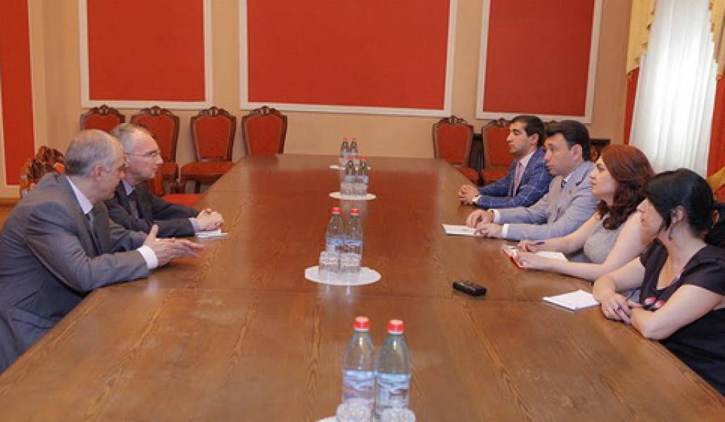 a303ee66-3e73-460b-951e-4afeed6caf22