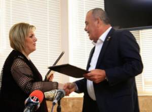 Մանվել Գրիգորյանն ու Հասմիկ Պողոսյանը հուշագիր են ստորագրել