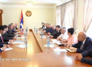 Artsakh President discusses Pan-Armenian Games with his guests