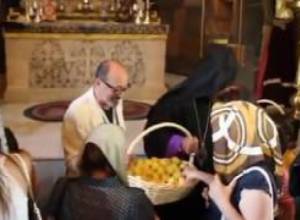Ծիրանն օրհնվեց. Հ. Խաչատրյանի և արք. Կճոյանի զամբյուղից բաժին հասավ ներկաներին