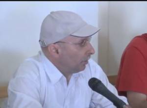 «Տեղներդ փոխեք զինվորների հետ կամ պարզապես հեռացեք». ստեփանակերտցի  գրող