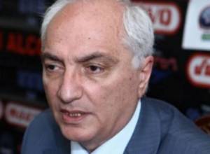 Aram Sargsyan says he is ready to become mediator between government and gunmen who seized police building