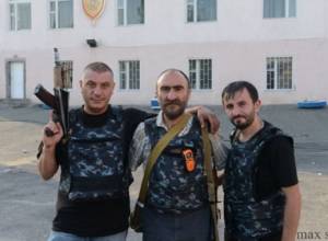 Photo of armed group members: Without comments