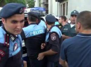 Քաշքշուկ.  բերման են ենթարկում