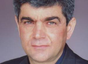 Vitaly Balasanyan urges gunmen to lay down arms, says Sargsyan will meet Sefilyan after it