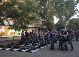 Police: Members of the armed directly guide protestors, giving them direct instructions