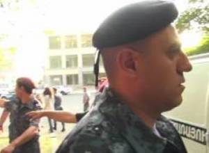 Քաղաքացին պահանջում է  ասել բերման ենթարկելու  իրավական հիմքերը