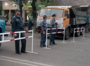 Народ дал время властям и начал сидячую забастовку: Прямой эфир