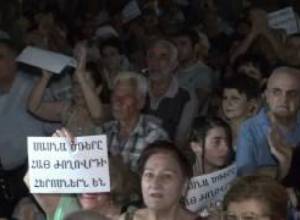 ՀԽ անդամ Հարություն Աղլամազյանին տեղափոխել են ՀՔԾ. հանրահավաքը մեկնարկեց առանց նրա