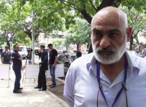 Առավոտյան` Սերժ Սարգսյանի տան դիմաց, երեկոյան՝ Լեւոն Տեր-Պետրոսյանի