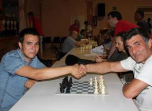 Armenian GMs fight for first place in Spain