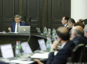 Armenia's govt after sacked oligarchs