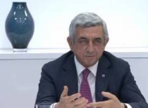 Ռուբեն Ջաղինյանը  Ս.Սարգսյանին բացատրում է, թե ինչու էին նման հաղորդում նախատեսել