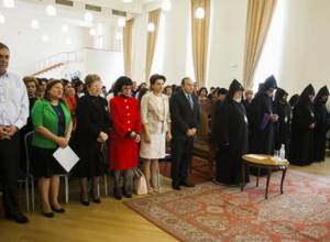 Էջմիածնում մրցանակներ են հանձնվել «Լավագույն ուսուցիչներին»