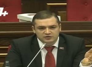 Tigran Urikhanyan lays down his mandate