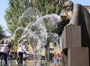 Monuments of the capital were washed