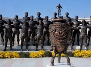 Group of statues dedicated to Ararat-73 football team unveiled in Yerevan