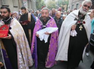 Էջմիածնից բերվեց Սուրբ Անանիա առաքյալի մասնատուփ-աջը