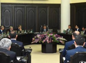 Մեկ փոխնախարար, մեկ բջջային հեռախոս. վարչապետը զարմացած է