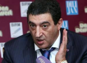 Vardan Ayvazyan tries to dispel Levon Ter-Petrosyan’s alarm