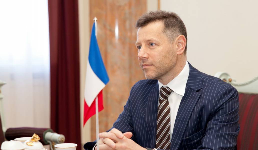 Ministru_prezidents_Valdis_Dombrovskis_tiekas_ar_Francijas_vēstnieku_Latvijā_Stefanu_Viskonti_Stéphane_Visconti_8593752063