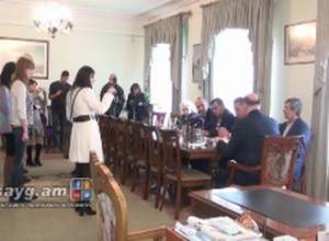 Political parties continue boycotts in Gyumri