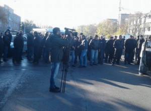 Police forces deployed on Bagratunyats street: action outside Nairit