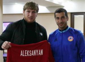 Արթուր Ալեքսանյանը հանդիպել է Հայաստանի հավաքականի ֆուտբոլիստների հետ