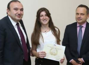 Ֆրանսիայում կանցնեն Հայաստանի դպրոցականների վկայականները