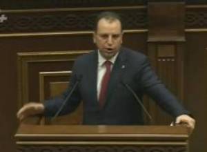 Ովքեր են հարստացել բանակի հաշվին. Վիգեն Սարգսյանն անուններ է ուզում