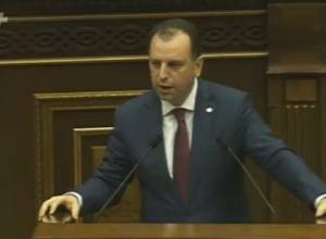 «Սպայակազմն ու գեներալիտետը ցեխի պակաս չեն զգում». նախարար