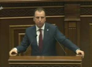 «Սպայակազմն ու գեներալիտետը ցեխի պակաս չեն զգում». նախարար