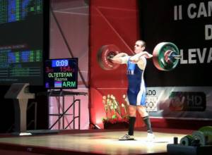 Razmik Oltetsyan wins small silver medal