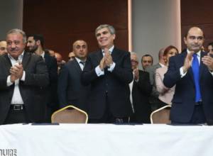 «Այստեղ կանգնածներից ոչ մեկի ուշքը չի գնում նախագահ դառնալու համար»