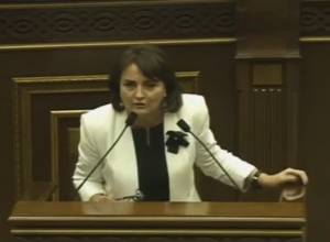 «Պարտադիրի մեջ քնքշանք կա». Մարգարիտ Եսայանը՝ «1000 դրամի» նախագծի մասին