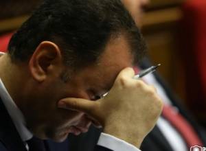 Defense Minister connected his political future with implementation of "1000 dram" bill