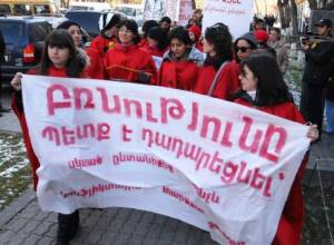 Կոալիցիան պահանջում է զբաղվել բռնության ենթարկված երեխայի խնդրով