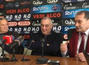 Լևոն Տեր-Պետրոսյանը՝ օթյակում