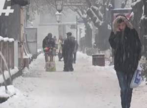 Snow makes movement impossible in Yerevan