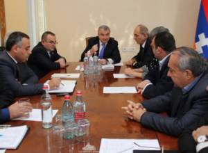 ԼՂՀ ԱԺ-ում պարզաբանել են Սահմանադրության նախագծի քննարկման ընթացքը